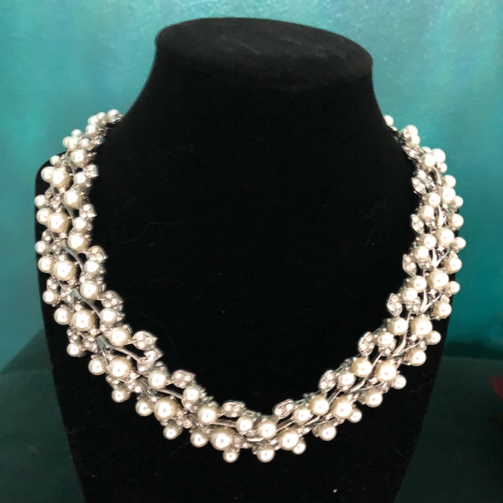 Bridal necklace, pearl and rhinestone.